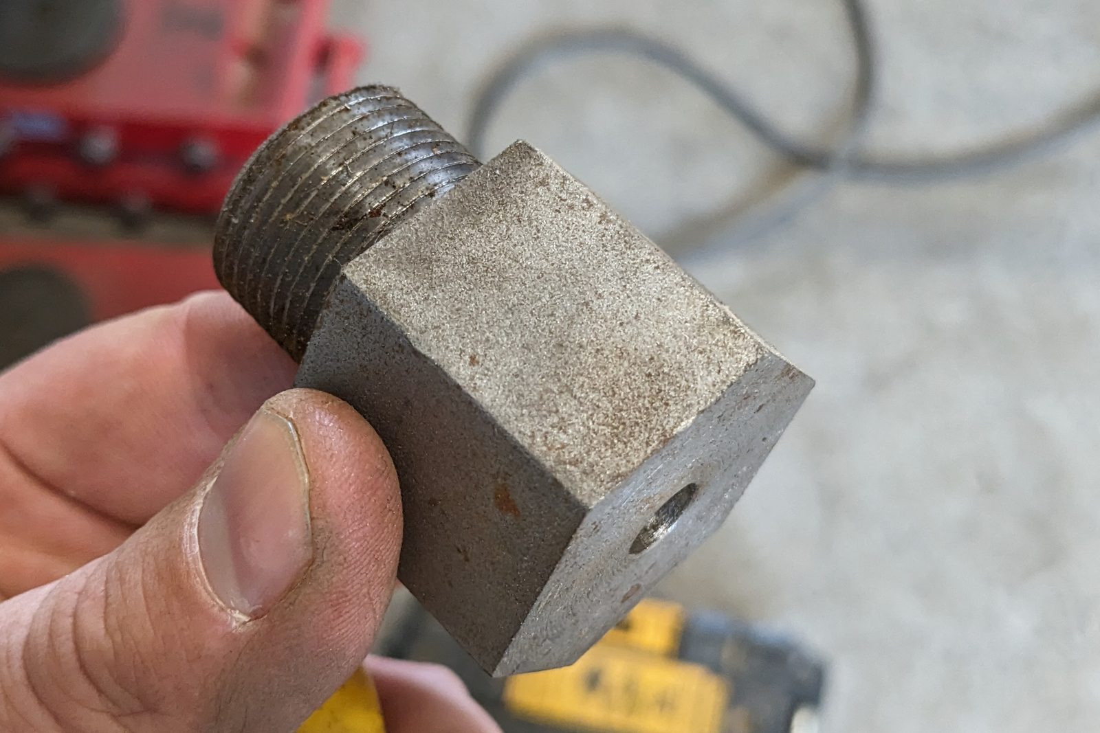 Injecteur usiné en acier pour hydroéjecteur Venturi : perçage traversant, filetage gaz